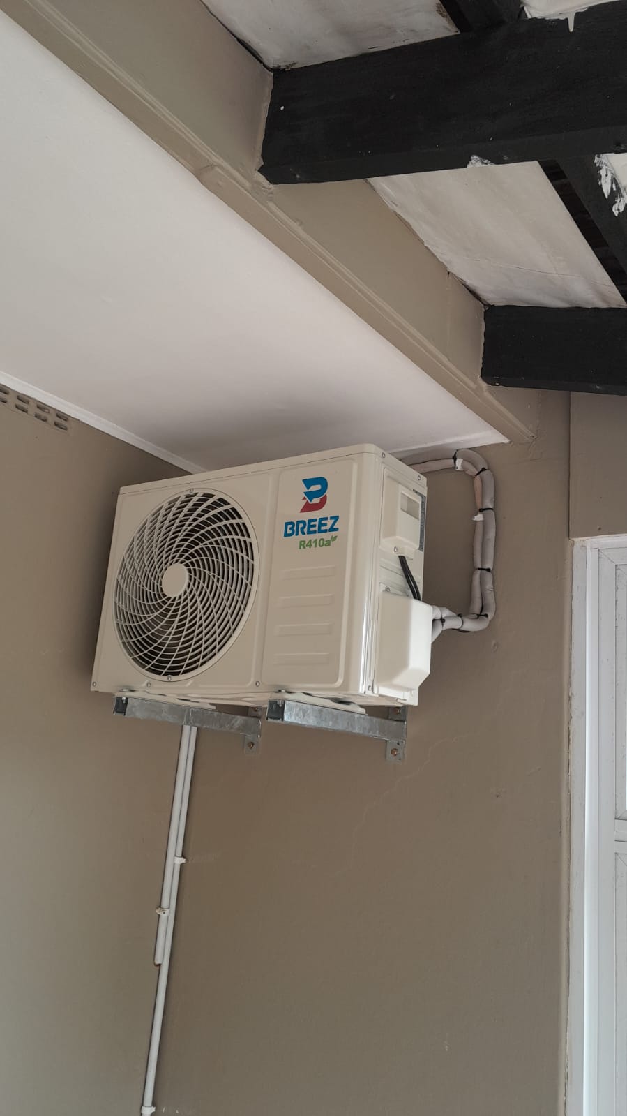 Air Conditioner 12000BTU Breez Installed in Durban