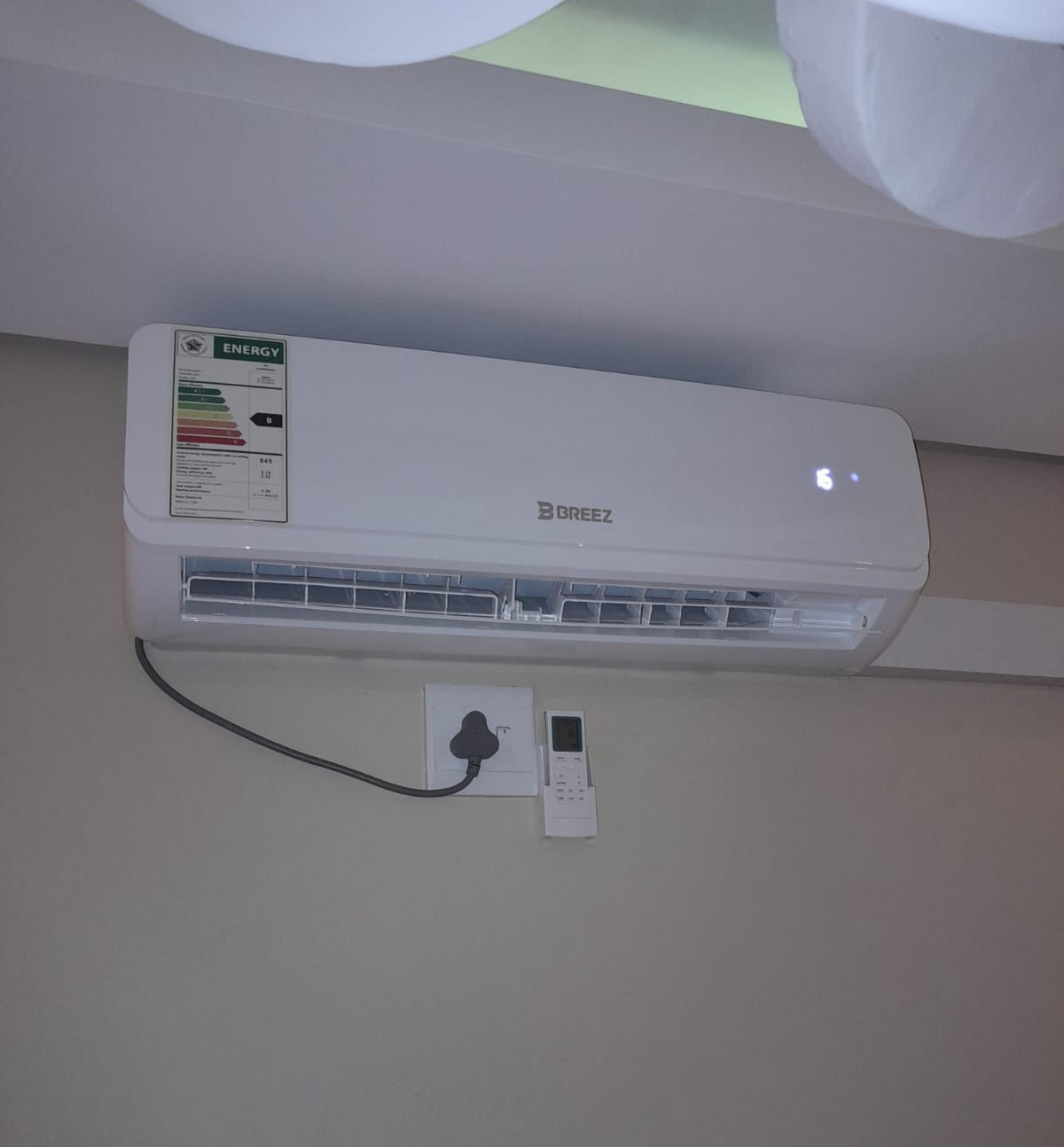 Lounge/Dining Room Air Conditioner 18,000BTU Breez - Installed! In Durban R9750
